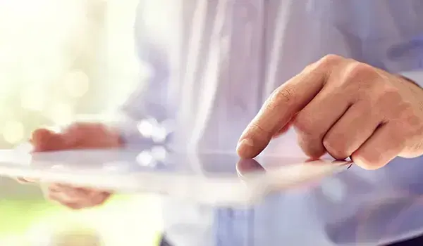 picture of hands on tablet computer